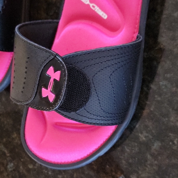 Under Armor Ignite IX Slide Sandals Adjustable Hot Pink/Black  Girls Size 4  NEW - Picture 4 of 7
